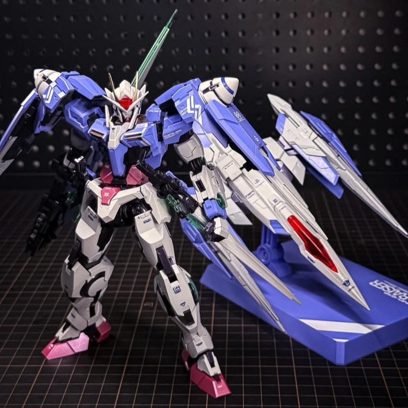 Bandai Gundam Hg - ニューメンフーモデル MB 1/100 00 レイザー エビカワカラー